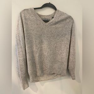 Vince — Women’s cashmere blend — light Grey — V-neck sweater — size Small